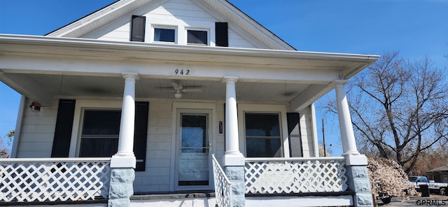 942 Manatt St, Lincoln, NE 68521 - view of front of house featuring covered porch and ceiling fan