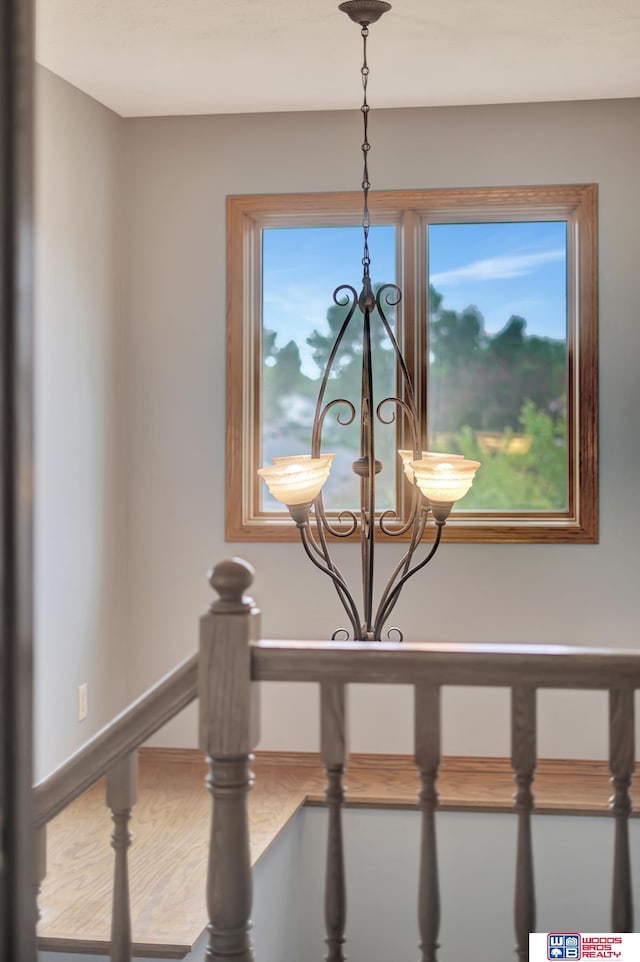 7910 Red Oak Rd, Lincoln, NE 68516 - detailed view of a chandelier and baseboards
