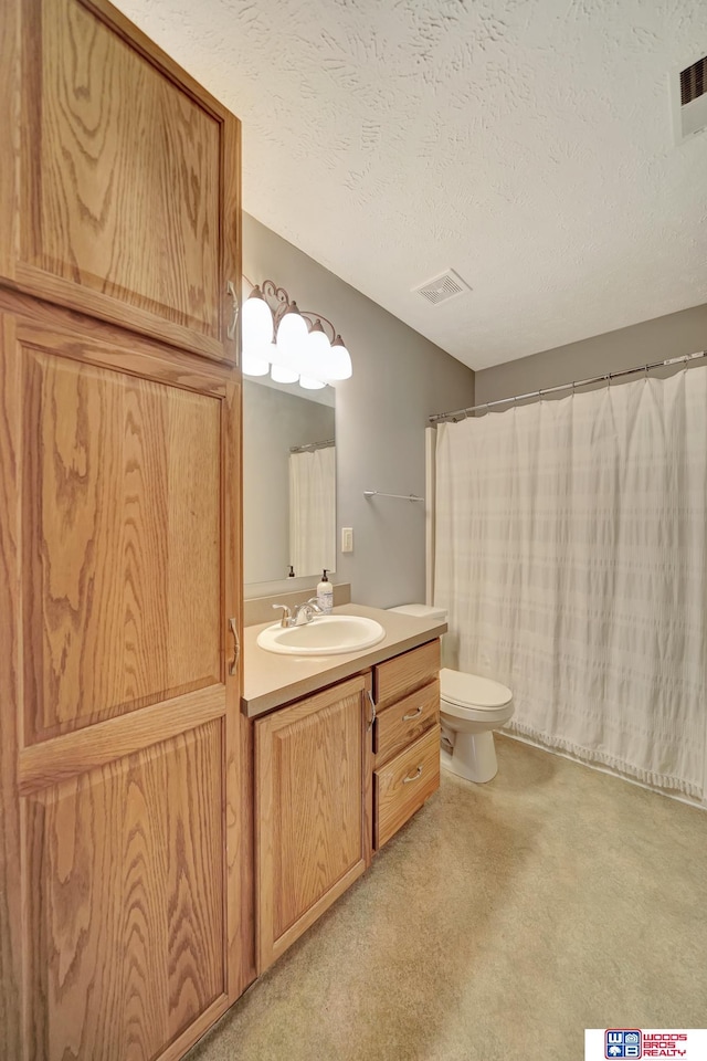 7910 Red Oak Rd, Lincoln, NE 68516 - full bath with vanity, toilet, and a textured ceiling