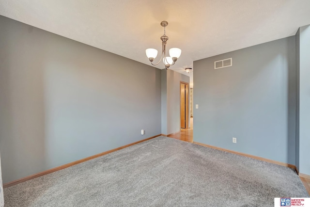 7910 Red Oak Rd, Lincoln, NE 68516 - spare room featuring light colored carpet, a chandelier, and baseboards