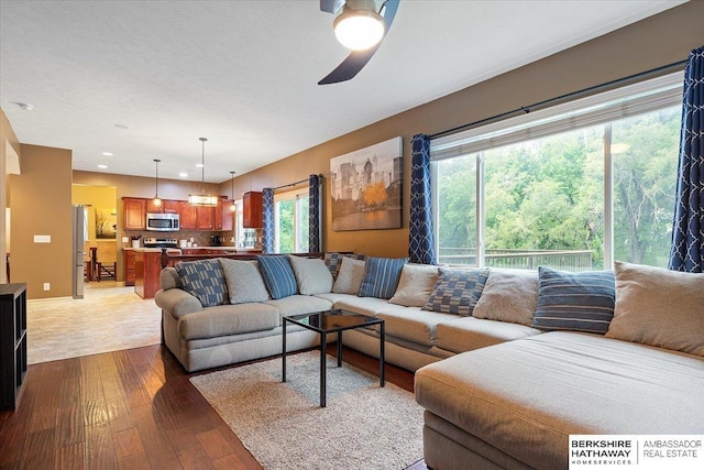 living area with ceiling fan, dark wood-style floors, and recessed lighting