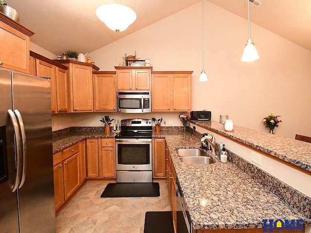8946 Broken Spoke Dr, Lincoln, NE 68507 - kitchen with stainless steel appliances, a sink, a peninsula, decorative light fixtures, and dark stone countertops