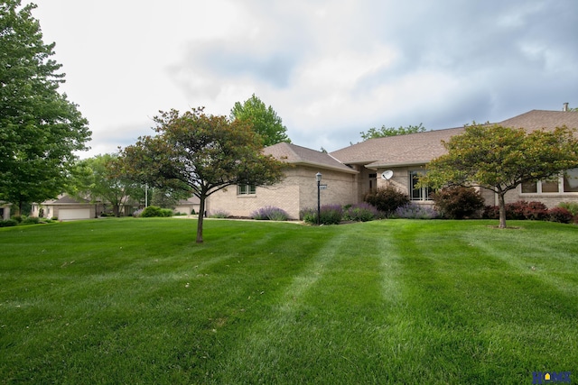 9160 Pioneer Ct, Lincoln, NE 68520 - view of front of house featuring a front yard