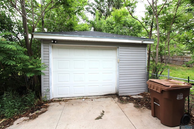 1425 Meadow Dale Dr, Lincoln, NE 68505 - detached garage with driveway
