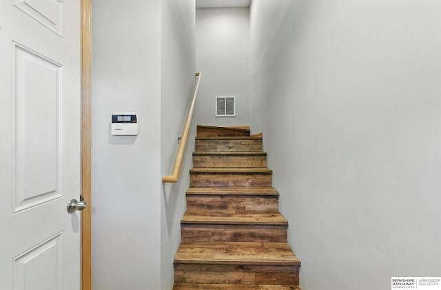 6031 N 167th Ct, Omaha, NE 68116 - view of stairway