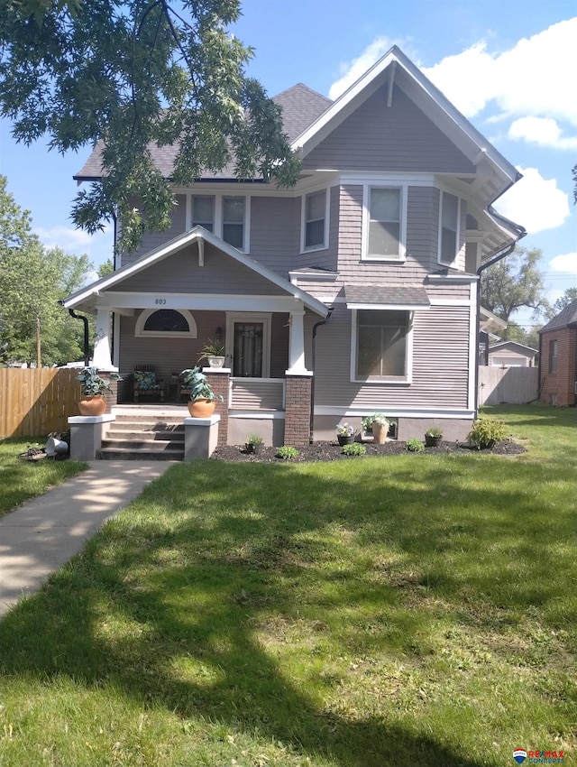 803 6th St, Fairbury, NE 68352 - view of front facade with a porch