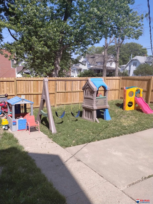 803 6th St, Fairbury, NE 68352 - view of play area