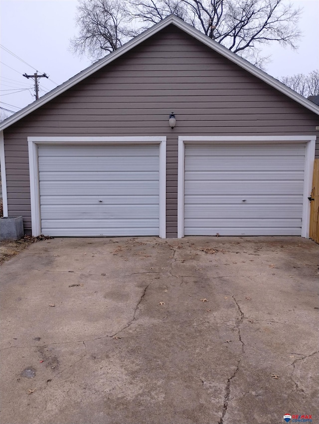 803 6th St, Fairbury, NE 68352 - view of detached garage