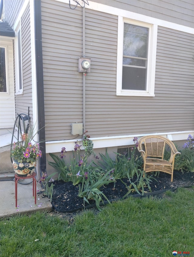803 6th St, Fairbury, NE 68352 - view of side of property