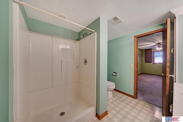 4932 High St, Lincoln, NE 68506 - full bath featuring a shower, toilet, tile patterned floors, and baseboards