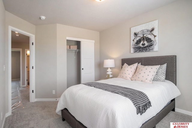 carpeted bedroom featuring baseboards and a closet