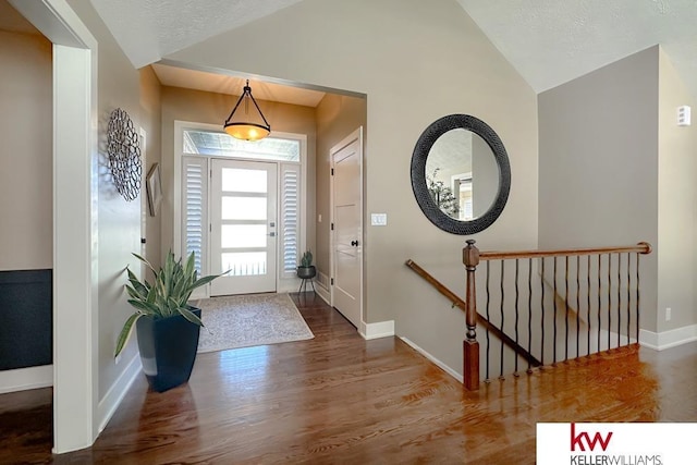 7815 Maui Cir, Papillion, NE 68046 - foyer entrance with vaulted ceiling, wood finished floors, and baseboards