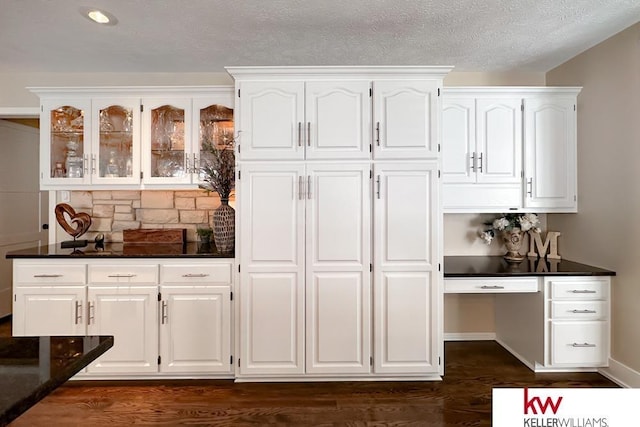 7815 Maui Cir, Papillion, NE 68046 - bar with dark wood-type flooring, recessed lighting, a textured ceiling, and baseboards
