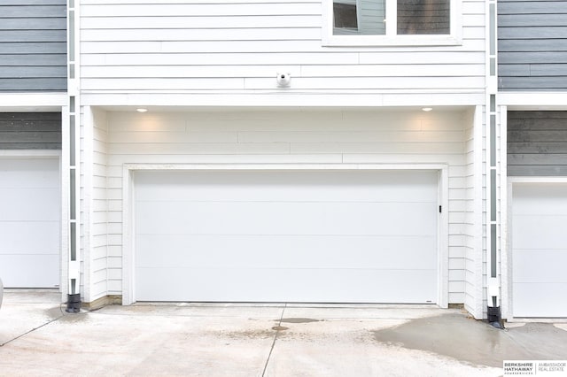 1917 Dahlman Rows Plz, Omaha, NE 68108 - view of garage