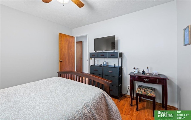 6070 Buckingham Ave, Omaha, NE 68117 - bedroom featuring light wood finished floors and a ceiling fan