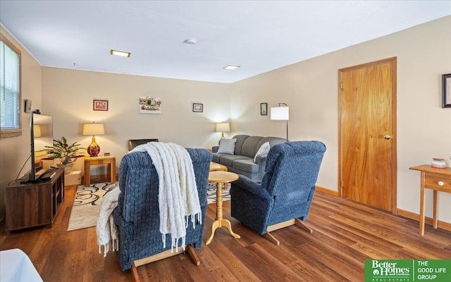 6070 Buckingham Ave, Omaha, NE 68117 - living area with wood finished floors and baseboards