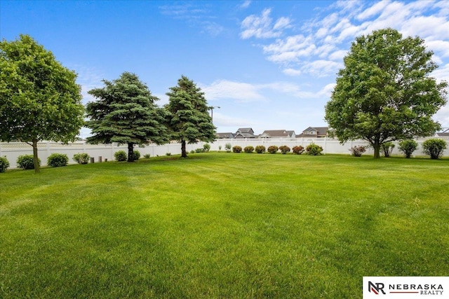 650 Heatherwood Dr, Fremont, NE 68025 - view of yard