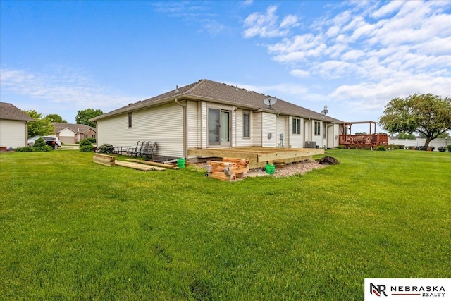 650 Heatherwood Dr, Fremont, NE 68025 - rear view of property with a wooden deck, a yard, and a shingled roof