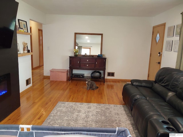 7027 S 39th Ave, Bellevue, NE 68147 - living room with wood finished floors and baseboards