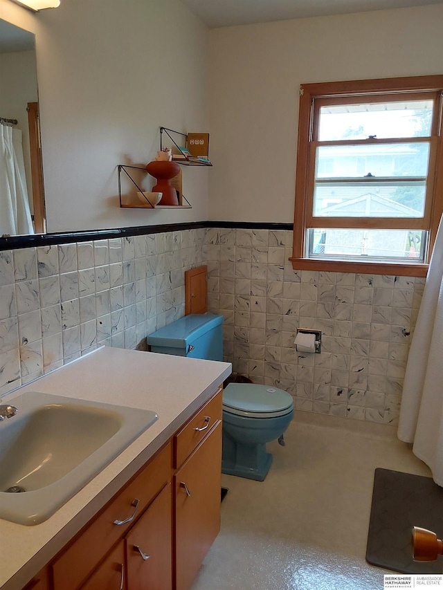 7027 S 39th Ave, Bellevue, NE 68147 - full bathroom with tile walls, vanity, toilet, wainscoting, and a shower with curtain