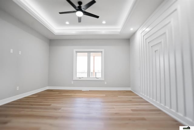7949 Ponce Dr, Lincoln, NE 68516 - empty room with a tray ceiling, light wood-style flooring, recessed lighting, ceiling fan, and baseboards