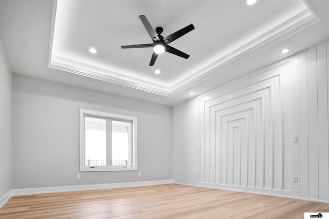 7949 Ponce Dr, Lincoln, NE 68516 - empty room featuring light wood-style flooring, ceiling fan, recessed lighting, a tray ceiling, and baseboards