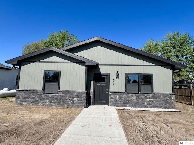 231 N Government St, Valentine, NE 69201 - view of front facade with stone siding