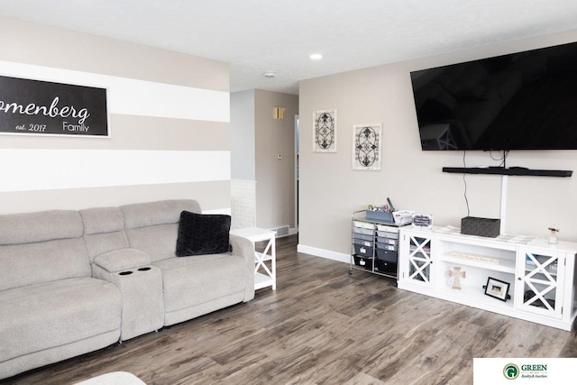 6 N Circle Dr, York, NE 68467 - living area with wood finished floors, baseboards, and recessed lighting