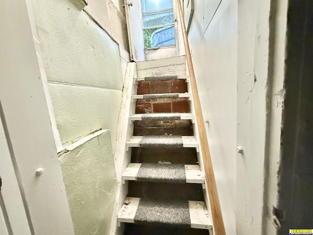 518 N 18th St, Nebraska City, NE 68410 - view of staircase
