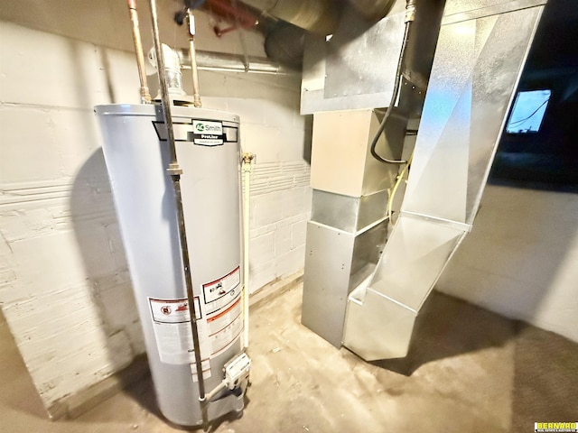 518 N 18th St, Nebraska City, NE 68410 - utility room with water heater and heating unit