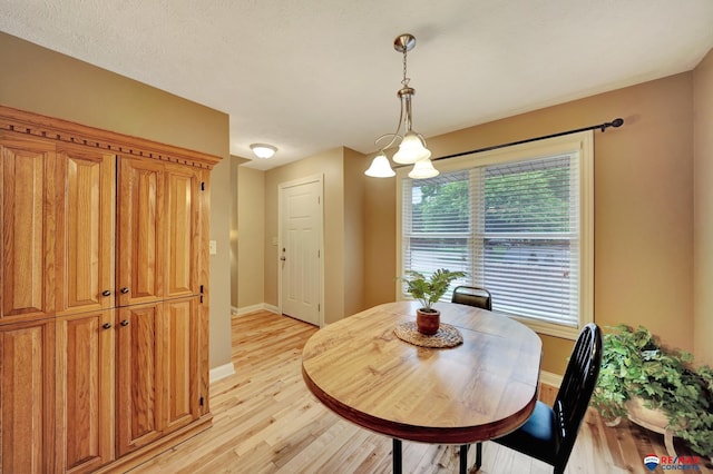 6609 Shenandoah Ct, Lincoln, NE 68510 - dining area with baseboards and light wood-style floors