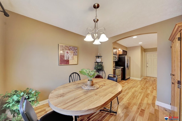 6609 Shenandoah Ct, Lincoln, NE 68510 - dining room with arched walkways, light wood-style floors, baseboards, recessed lighting, and a chandelier