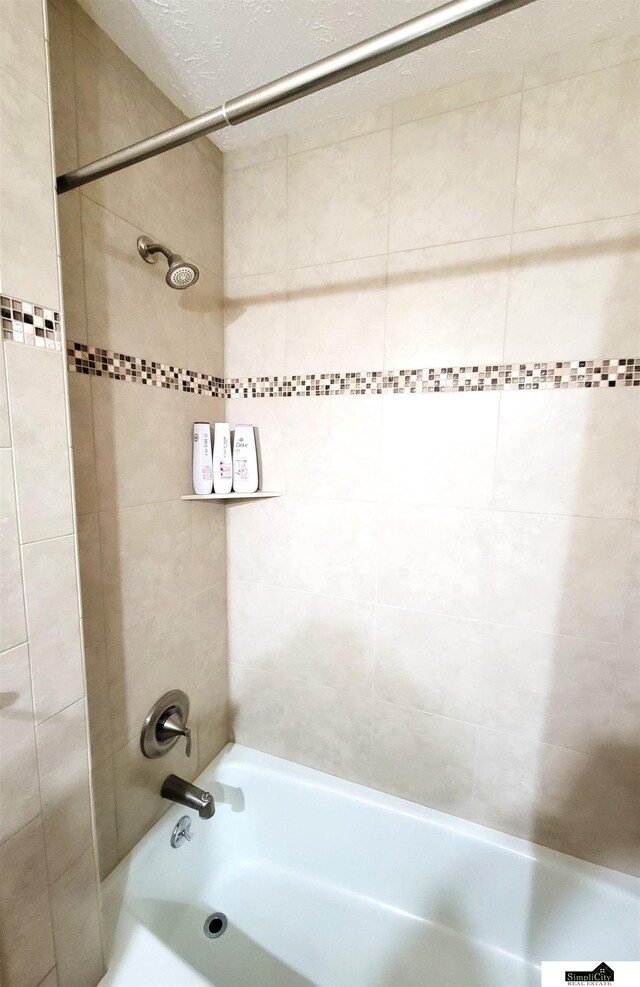 5201 Danbury Ct, Lincoln, NE 68512 - bathroom featuring bathing tub / shower combination