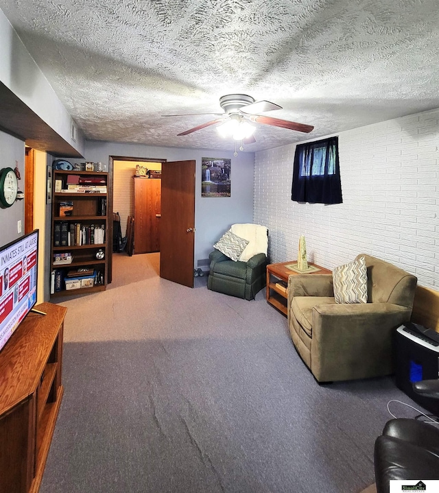 5201 Danbury Ct, Lincoln, NE 68512 - carpeted living room with a ceiling fan