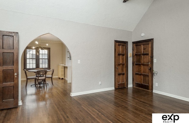 131 S 39th St Unit 6, Omaha, NE 68131 - empty room with arched walkways, dark wood-style floors, baseboards, a textured wall, and high vaulted ceiling