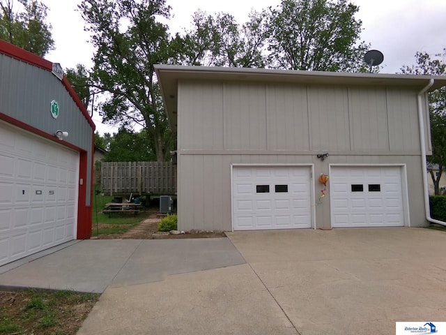 1304 S 4th Ave, Beatrice, NE 68310 - detached garage with central AC