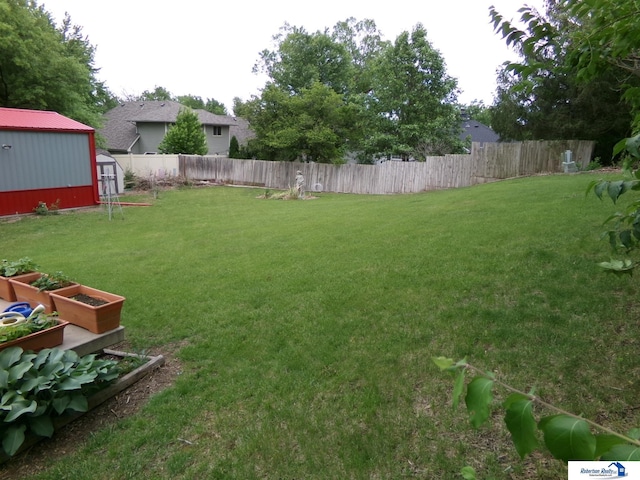 1304 S 4th Ave, Beatrice, NE 68310 - view of yard featuring a garden