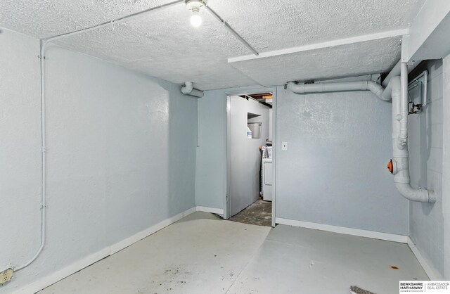 1409 S 17th St, Omaha, NE 68108 - finished basement with washer / clothes dryer and baseboards