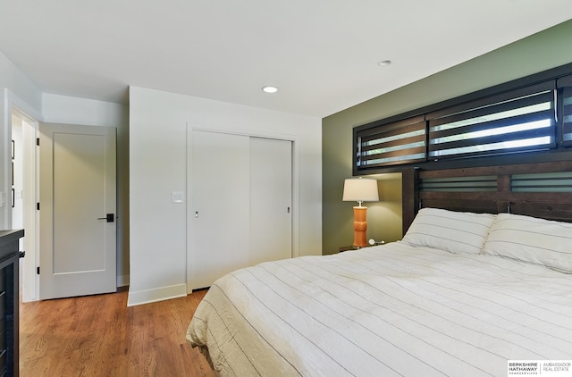 317 N 96th St, Omaha, NE 68114 - bedroom featuring wood finished floors, a closet, baseboards, and recessed lighting