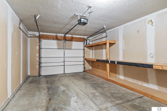 3400 Glenhaven Pl, Lincoln, NE 68506 - garage featuring a garage door opener
