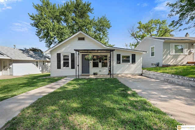 6458 Decatur St, Omaha, NE 68104 - bungalow featuring a front lawn