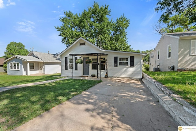 6458 Decatur St, Omaha, NE 68104 - bungalow featuring a front yard, driveway, and central AC