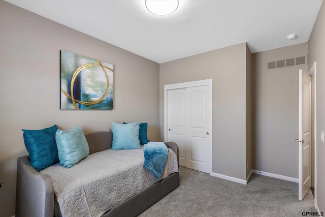 15301 Kansas Ave, Omaha, NE 68116 - living area featuring carpet and baseboards