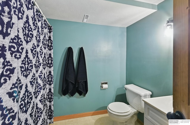 6920 N 30th St, Omaha, NE 68112 - full bathroom with toilet, baseboards, vanity, and a shower with shower curtain