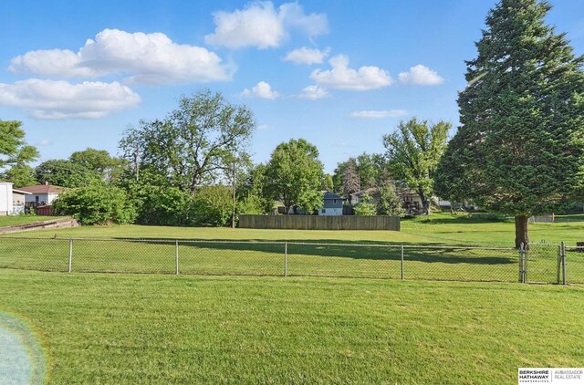 4314 Oak St, Omaha, NE 68105 - view of yard