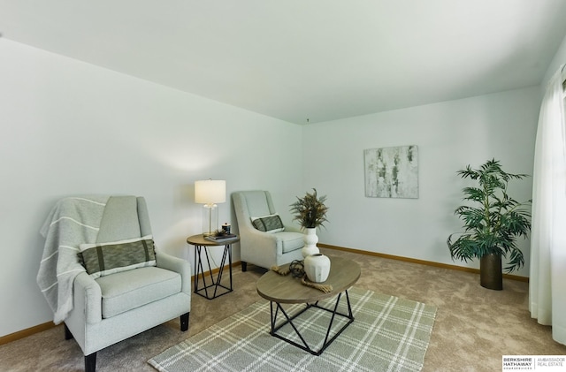 4314 Oak St, Omaha, NE 68105 - living area featuring carpet and baseboards