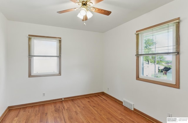 4314 Oak St, Omaha, NE 68105 - empty room featuring light wood-type flooring, baseboards, and a ceiling fan