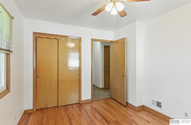 4314 Oak St, Omaha, NE 68105 - unfurnished bedroom with light wood-style flooring, baseboards, a ceiling fan, and a closet