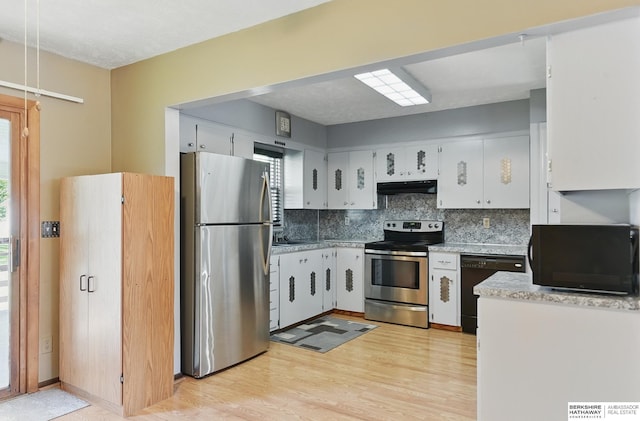 128 S 110th St, Omaha, NE 68154 - kitchen with black appliances, under cabinet range hood, backsplash, light wood-type flooring, and light countertops