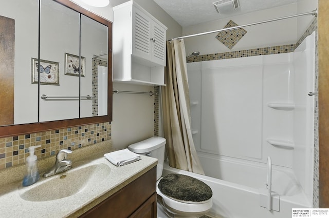 128 S 110th St, Omaha, NE 68154 - full bath featuring shower / tub combo with curtain, vanity, toilet, and backsplash